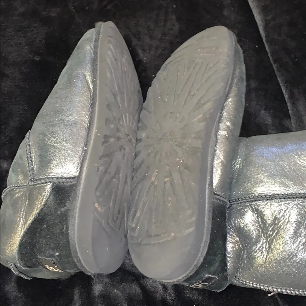 Metallic silver‎ uggs